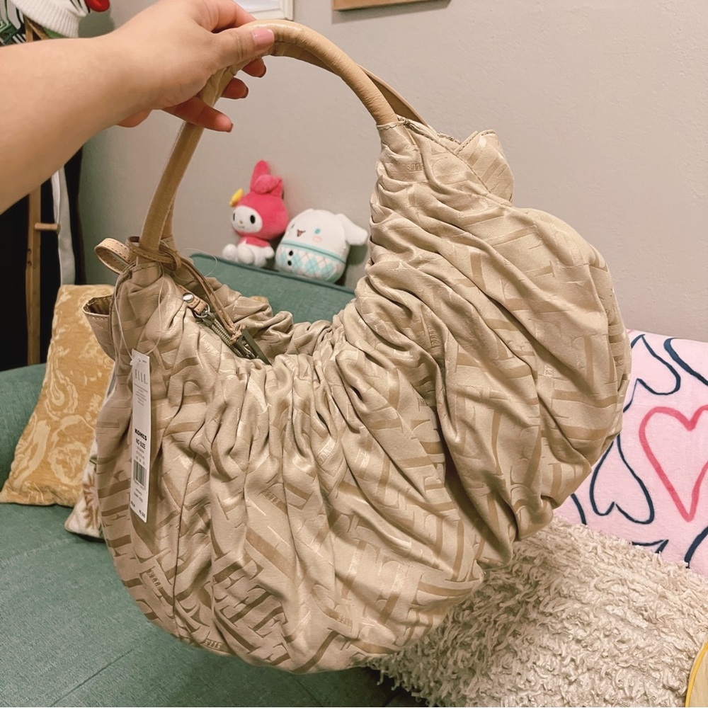 Elle Sammy Hobo